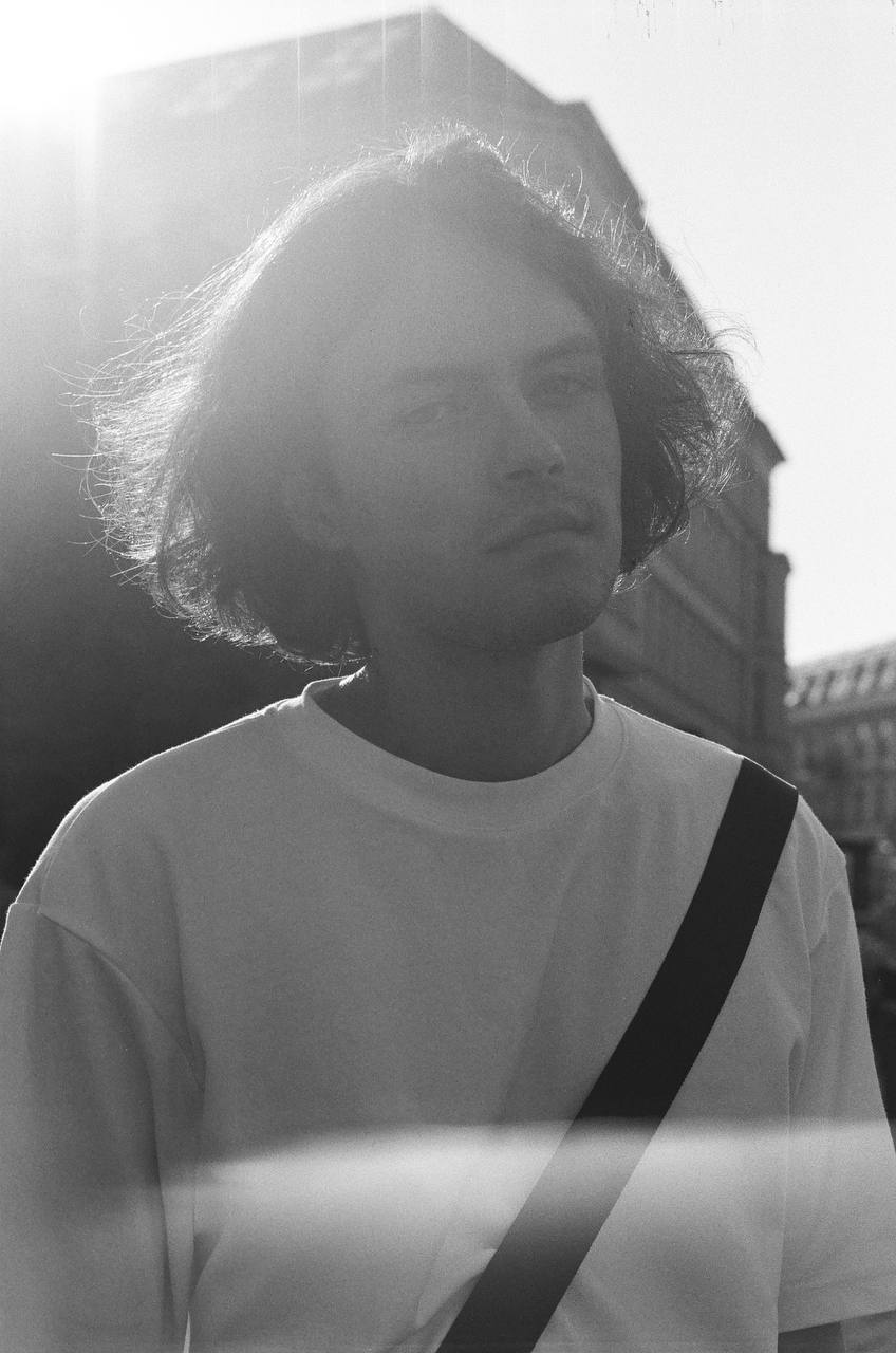 B&W film image with contrasts