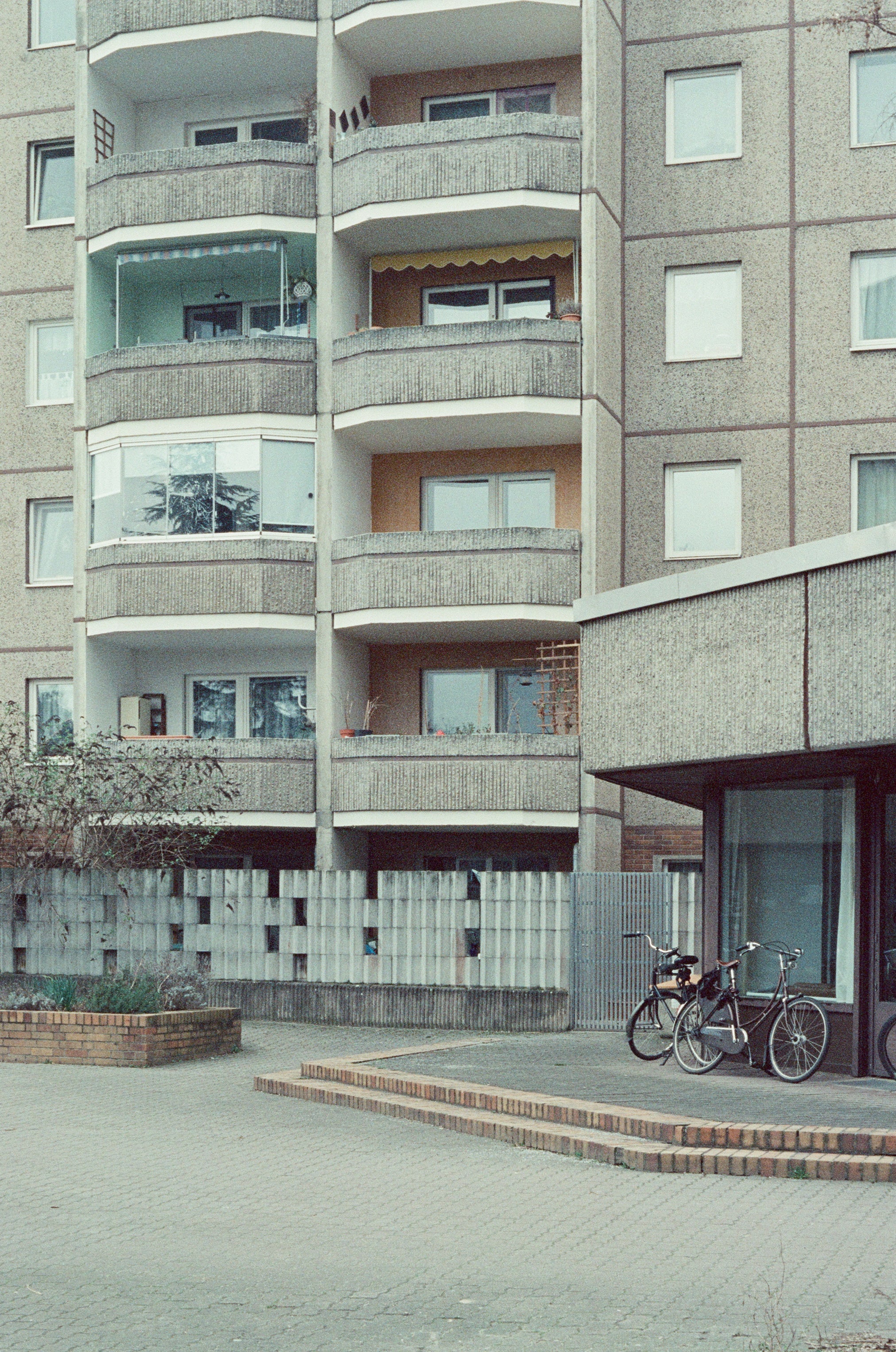 Urban environment on color motion picture film