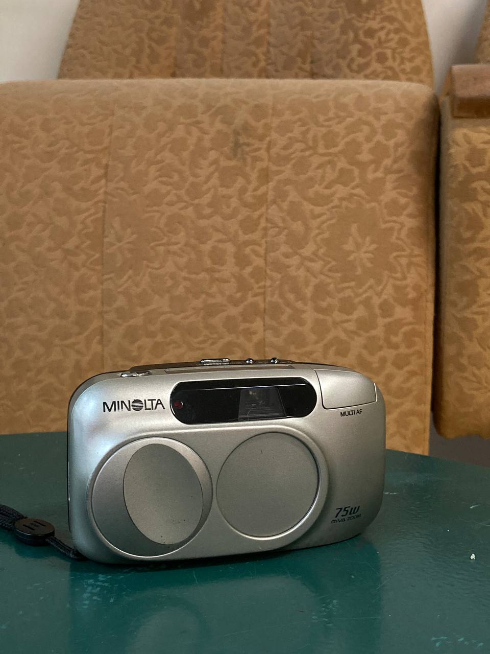 Minolta 75W Riva Zoom